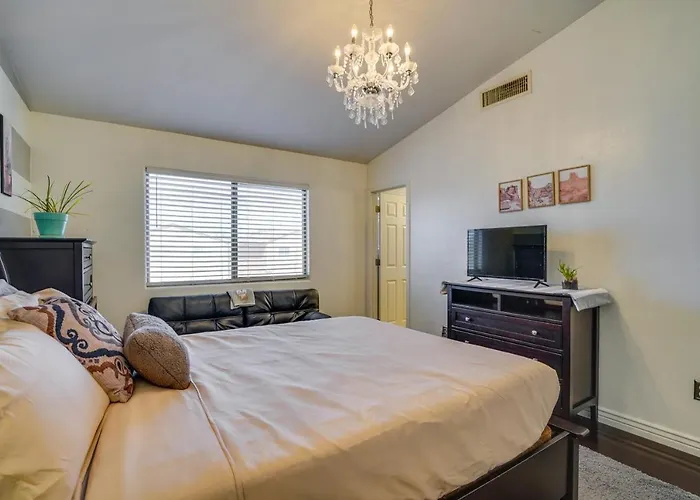 Holiday home Cozy Getaway W/ Hot Tub: 4 Mi To Casino *