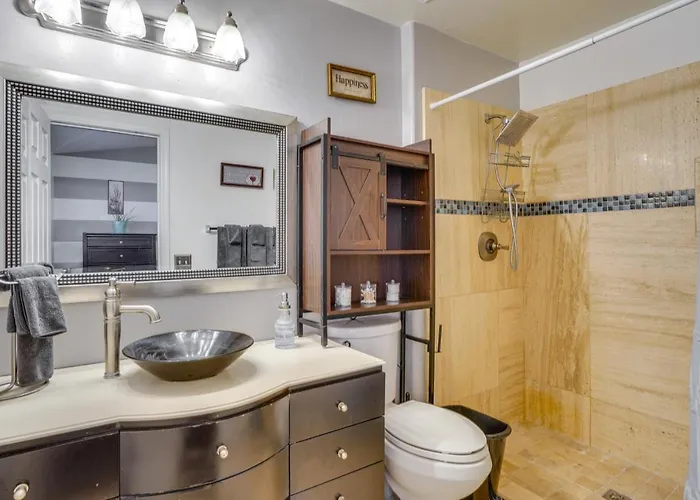Cozy Getaway W/ Hot Tub: 4 Mi To Casino *