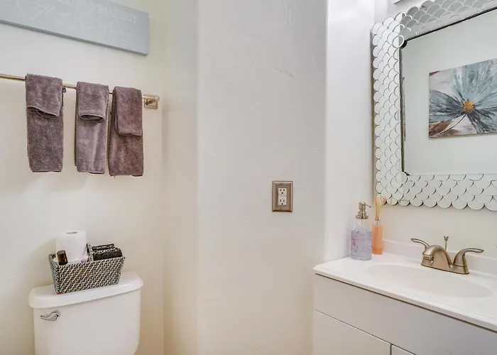Holiday home Cozy Getaway W/ Hot Tub: 4 Mi To Casino