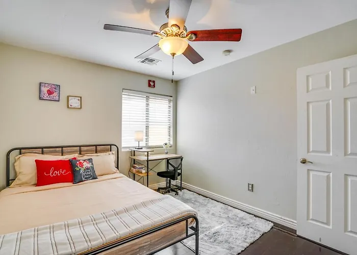Cozy Getaway W/ Hot Tub: 4 Mi To Casino *