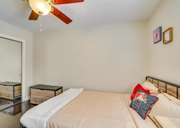 Cozy Getaway W/ Hot Tub: 4 Mi To Casino Holiday home *