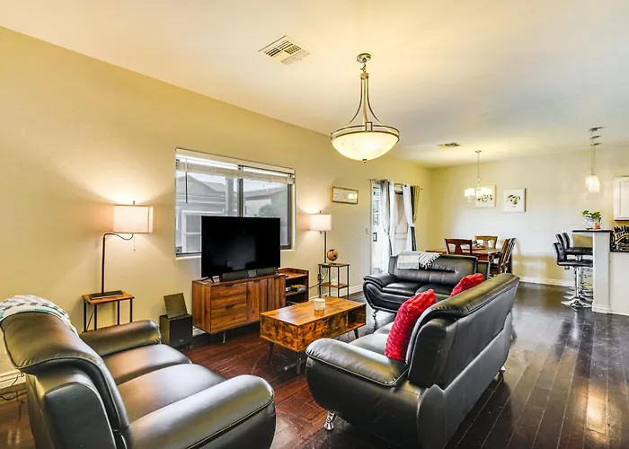 Cozy Getaway W/ Hot Tub: 4 Mi To Casino Holiday home